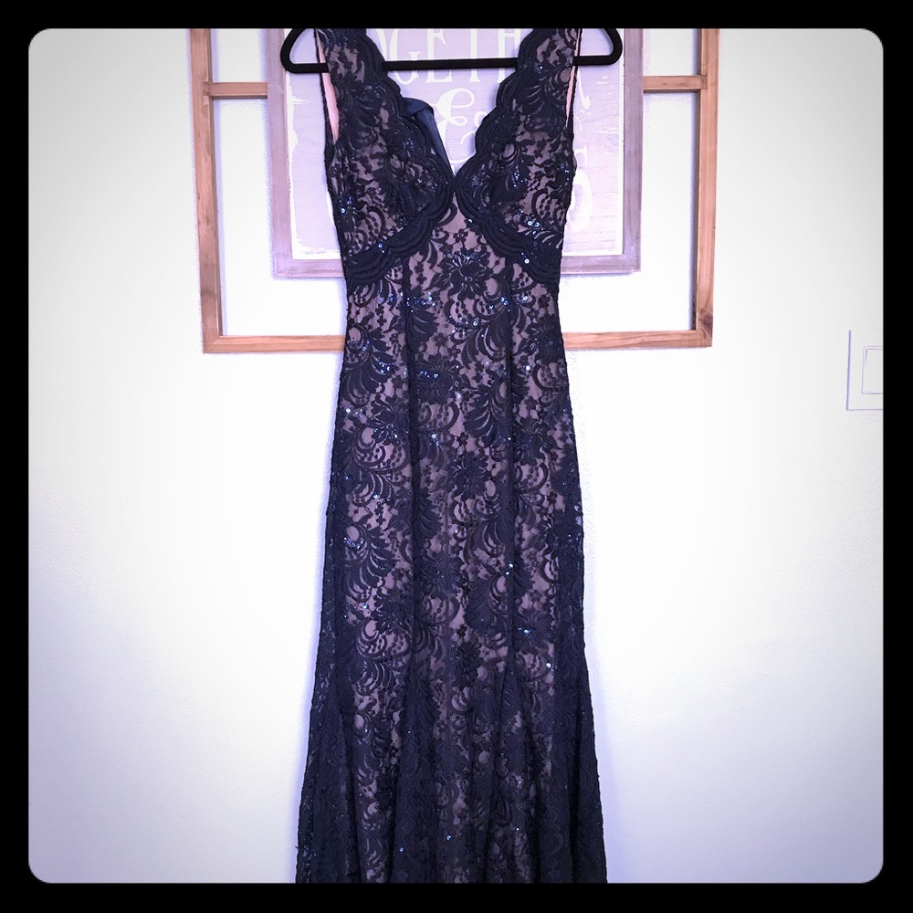 Beautiful dress new. In perfect condition.